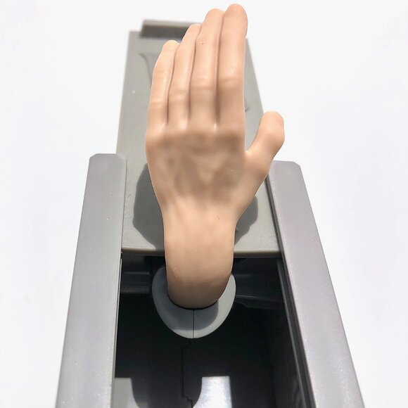 🦋 The Addams Family THING Burger King toy 2019 hand coffin Thing T. Thing Adams - Picture 6 of 16